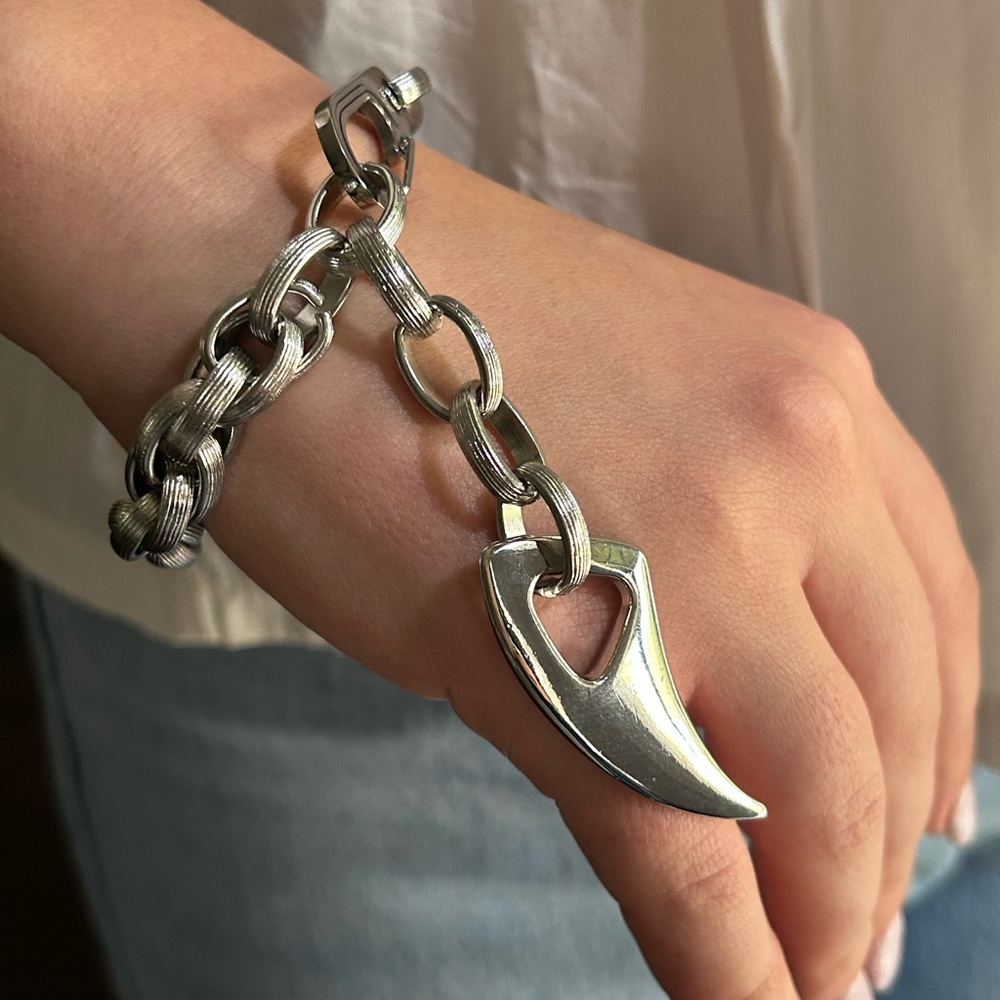 Silver Chain Bracelet with wolf tooth Pendant and D clasp